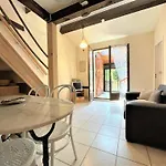 Petit Pavillon Climatisé Avec Parking Privé Grazel Gn490-055
